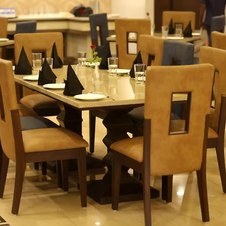 Hotel Imperia Suites Jalandhar Exteriör bild