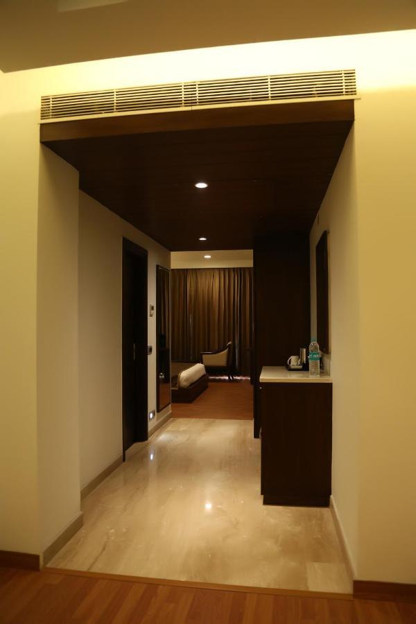 Hotel Imperia Suites Jalandhar Exteriör bild