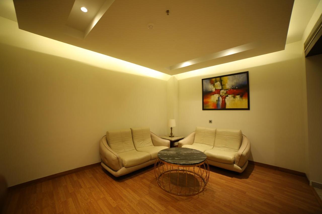 Hotel Imperia Suites Jalandhar Exteriör bild