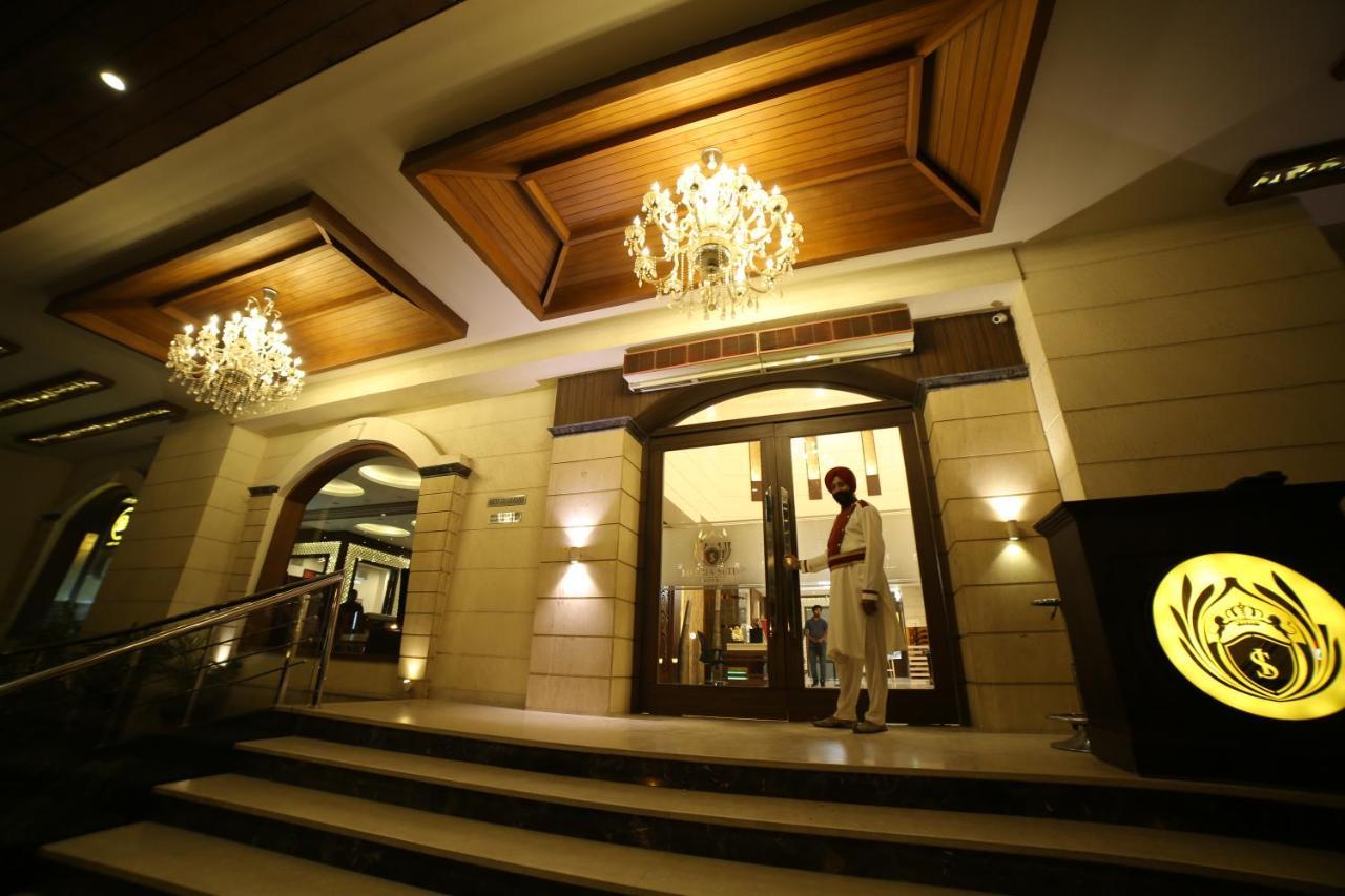 Hotel Imperia Suites Jalandhar Exteriör bild