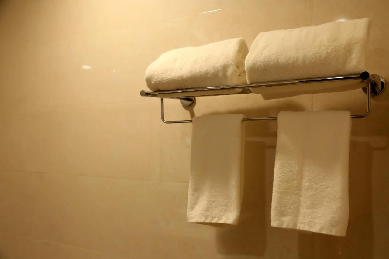 Hotel Imperia Suites Jalandhar Exteriör bild