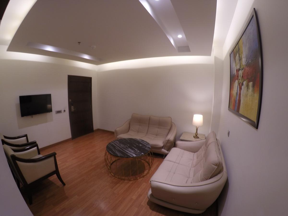Hotel Imperia Suites Jalandhar Exteriör bild