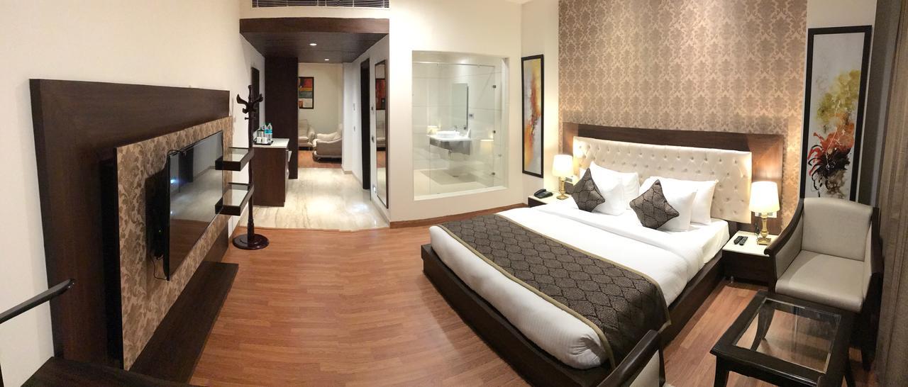 Hotel Imperia Suites Jalandhar Exteriör bild