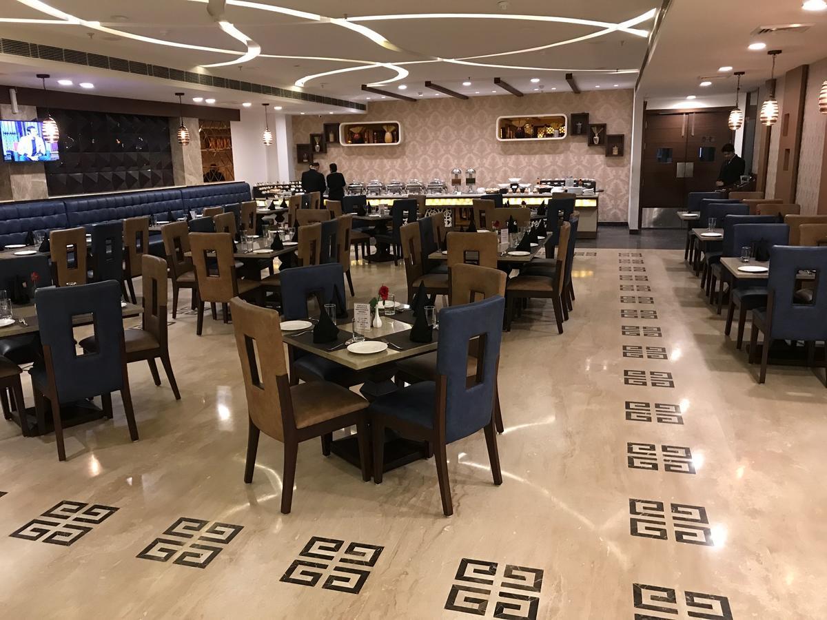 Hotel Imperia Suites Jalandhar Exteriör bild