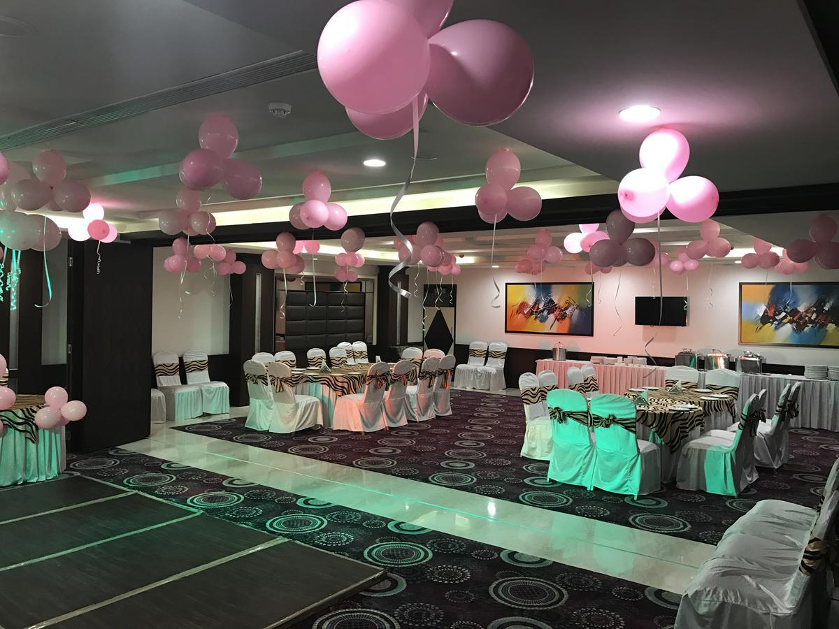 Hotel Imperia Suites Jalandhar Exteriör bild