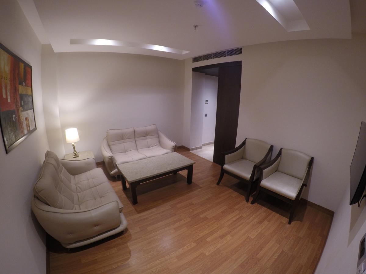 Hotel Imperia Suites Jalandhar Exteriör bild