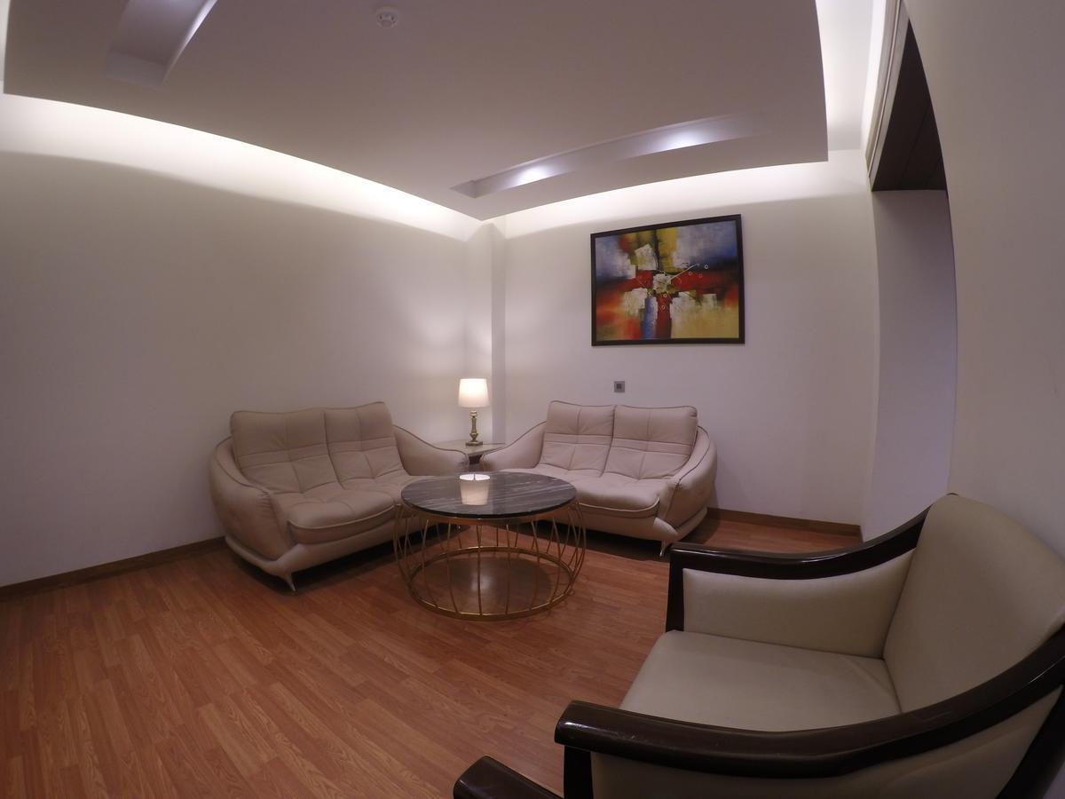 Hotel Imperia Suites Jalandhar Exteriör bild