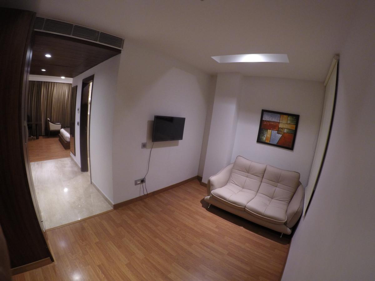 Hotel Imperia Suites Jalandhar Exteriör bild