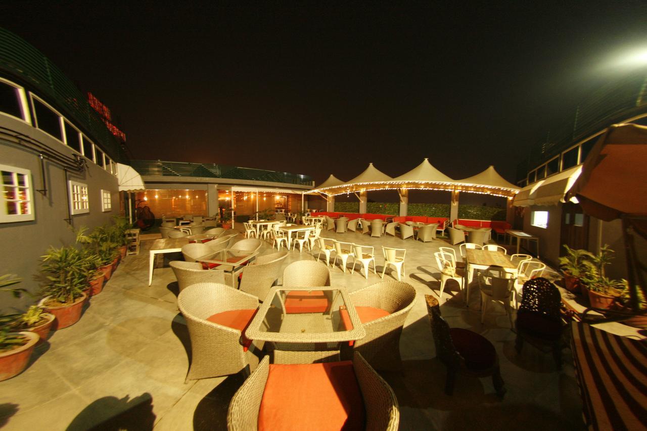 Hotel Imperia Suites Jalandhar Exteriör bild