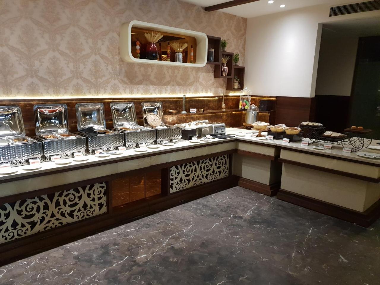 Hotel Imperia Suites Jalandhar Exteriör bild
